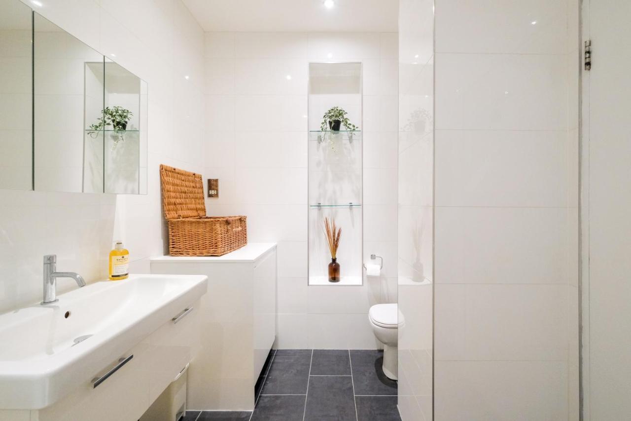 Апартаменты Lovely 2 Bed Flat In Canal Side Gated Development Лондон Экстерьер фото